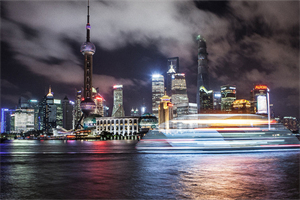 你可以找到大片的绿地、湖泊和小溪流水 你可以找到大片的绿地、湖泊和小溪流水