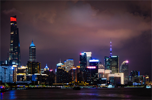 夜晚的上海与白天的魅力对比 夜晚的上海与白天的魅力对比